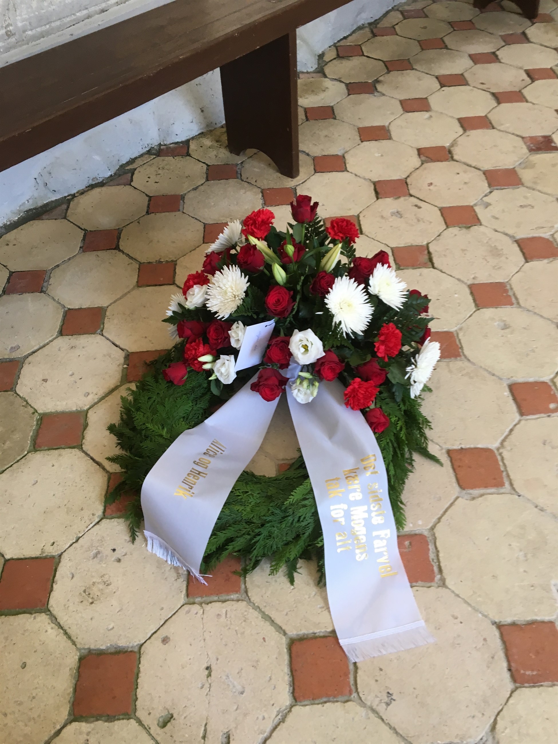jernbane træk uld over øjnene Identitet Bårebuketter til begravelse i Haslev | Blomsterkranse til kirken